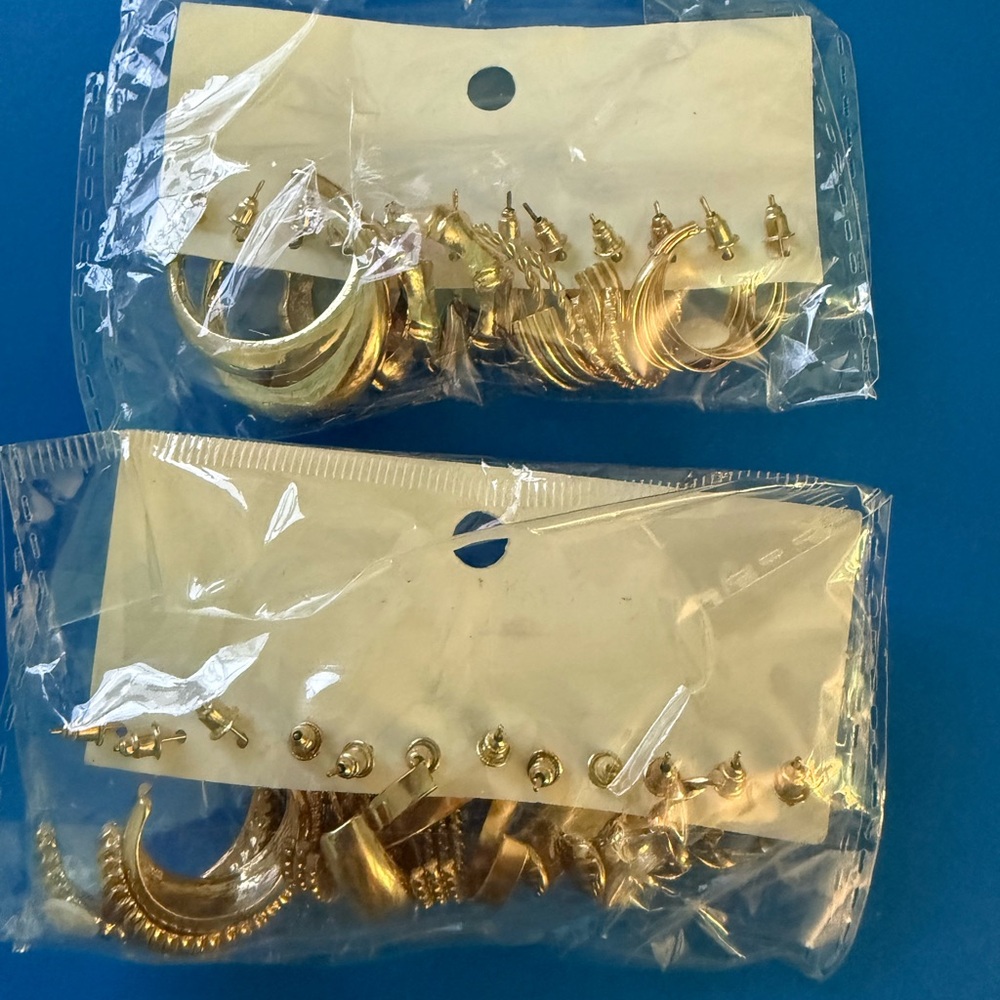 Gold-Tone Hoop Earrings Set of 20 pieces - Picture 4 of 11